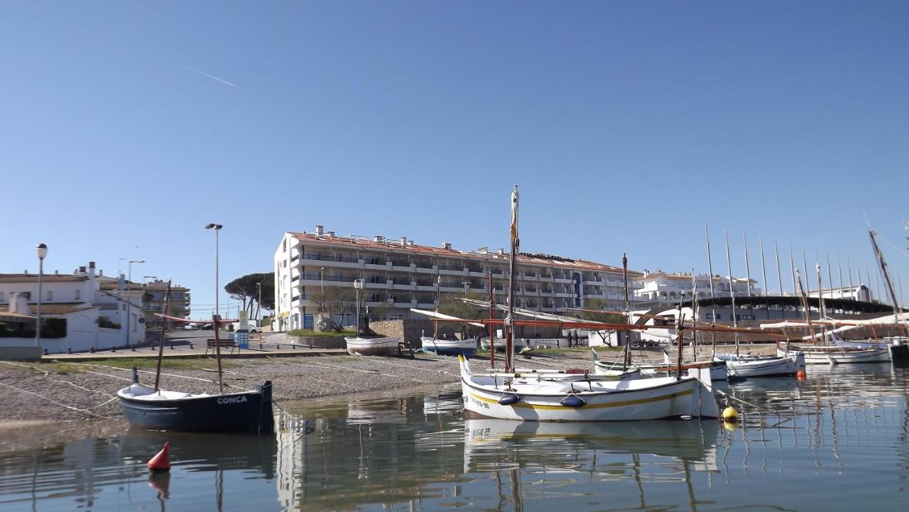 Apartaments Club Nautic L'Escala Exterior photo